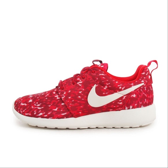 Nike Shoes - Nike Roshe Run Print Sneakers